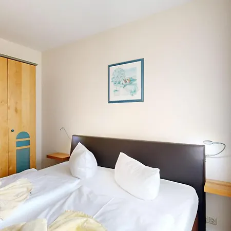 Appartementhaus Binzer Sterne 48 *